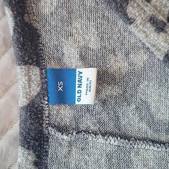 Old Navy Luxe Tee - Picture 3 of 4